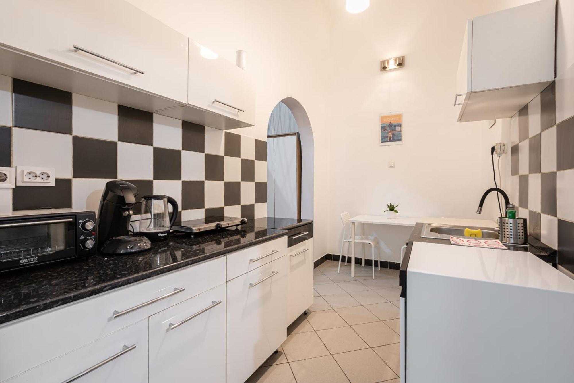 Affordable Heroes' Square Residence Boedapest Buitenkant foto