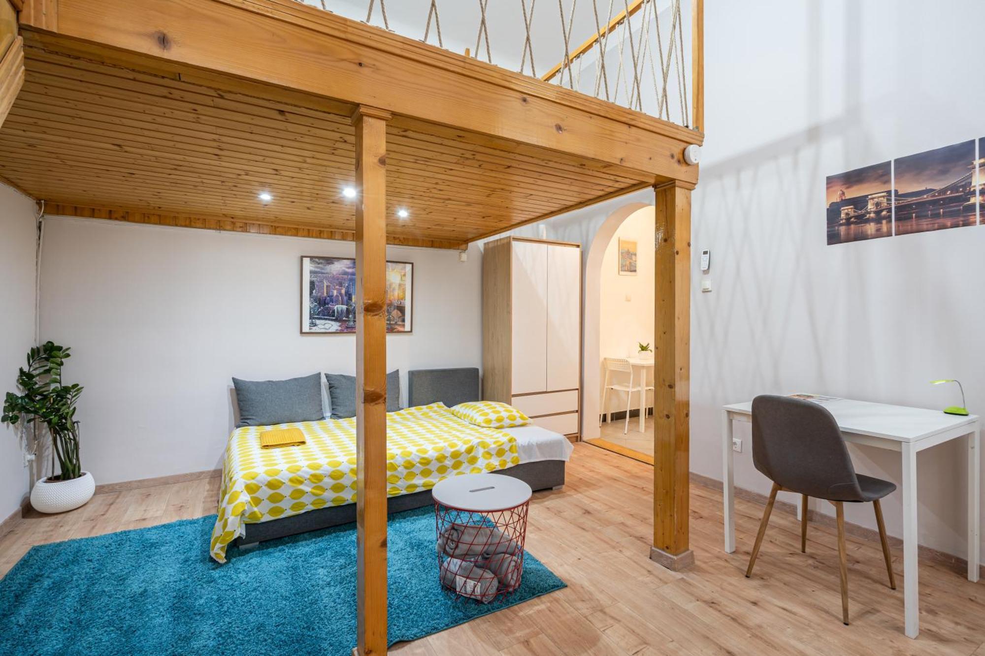Affordable Heroes' Square Residence Boedapest Buitenkant foto